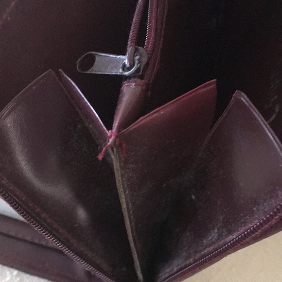 Vintage Burgundy Leather Zippered Wallet - Picture 11 of 12